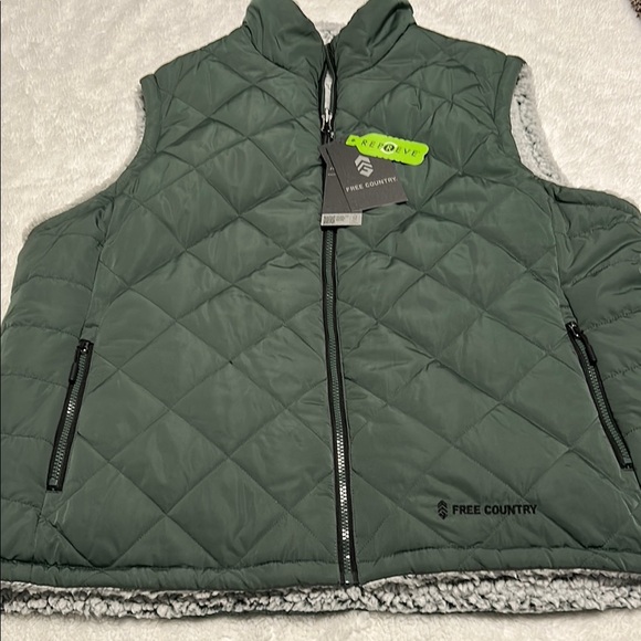Free Country Jackets & Blazers - Free Country Green Quilted Vest